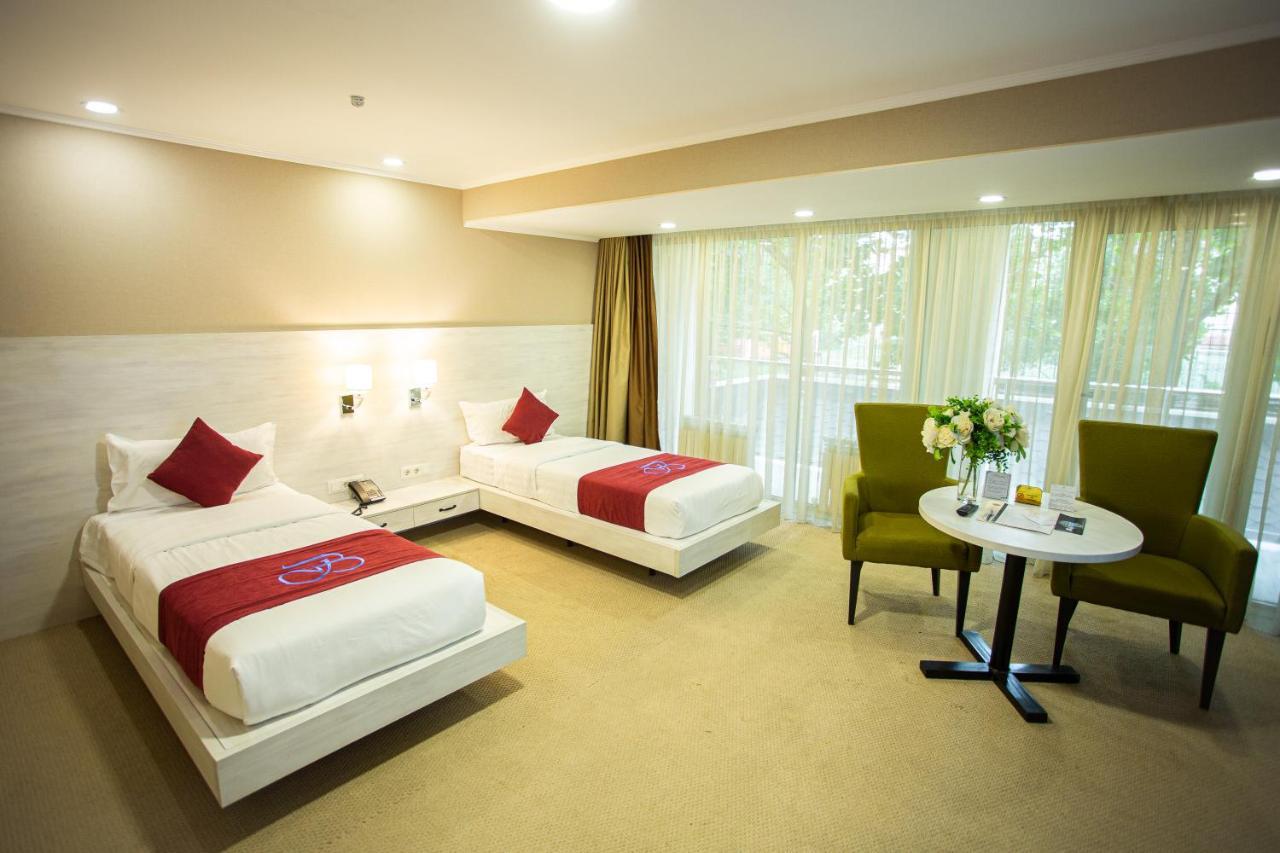 B Hotel 比什凯克 外观 照片