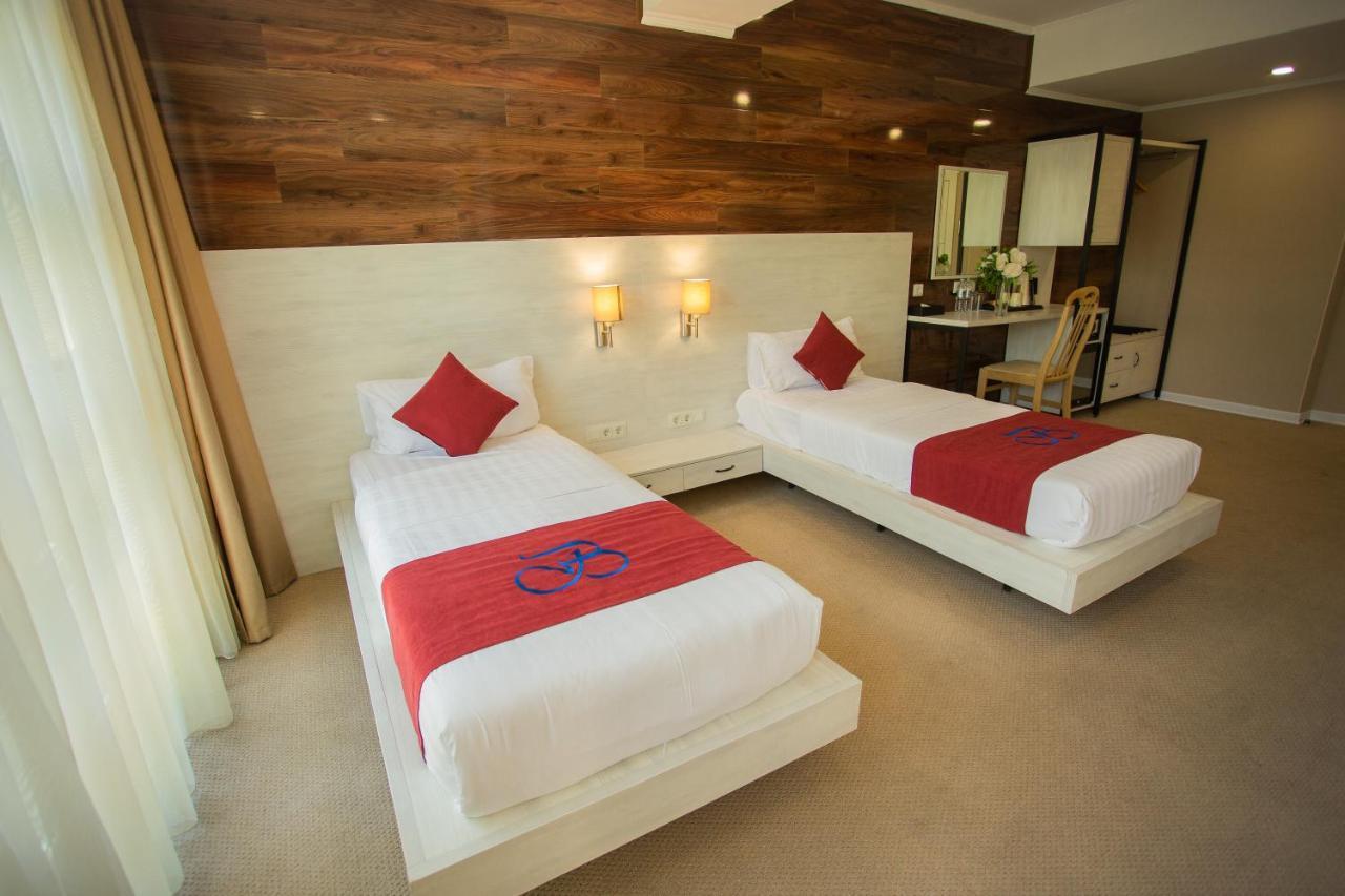 B Hotel 比什凯克 外观 照片