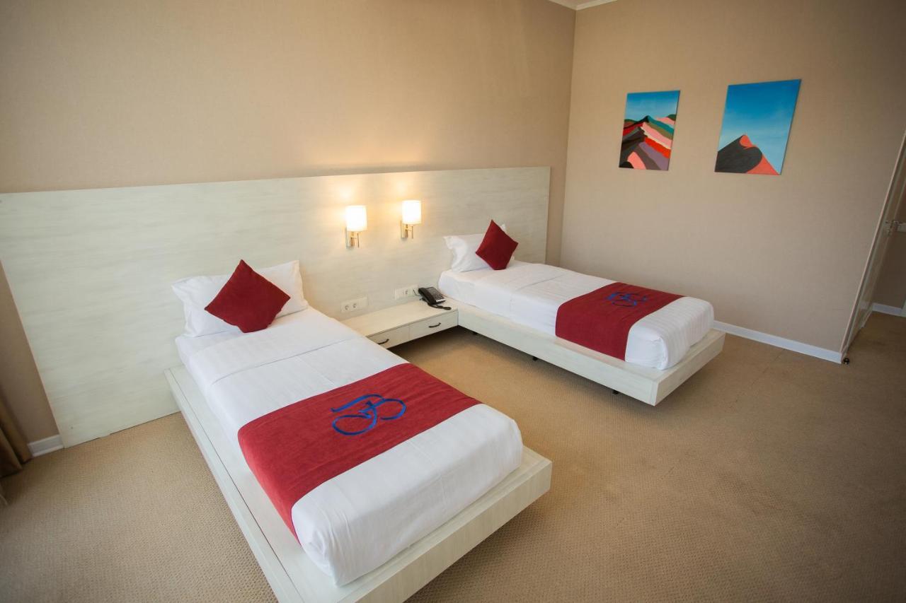 B Hotel 比什凯克 外观 照片