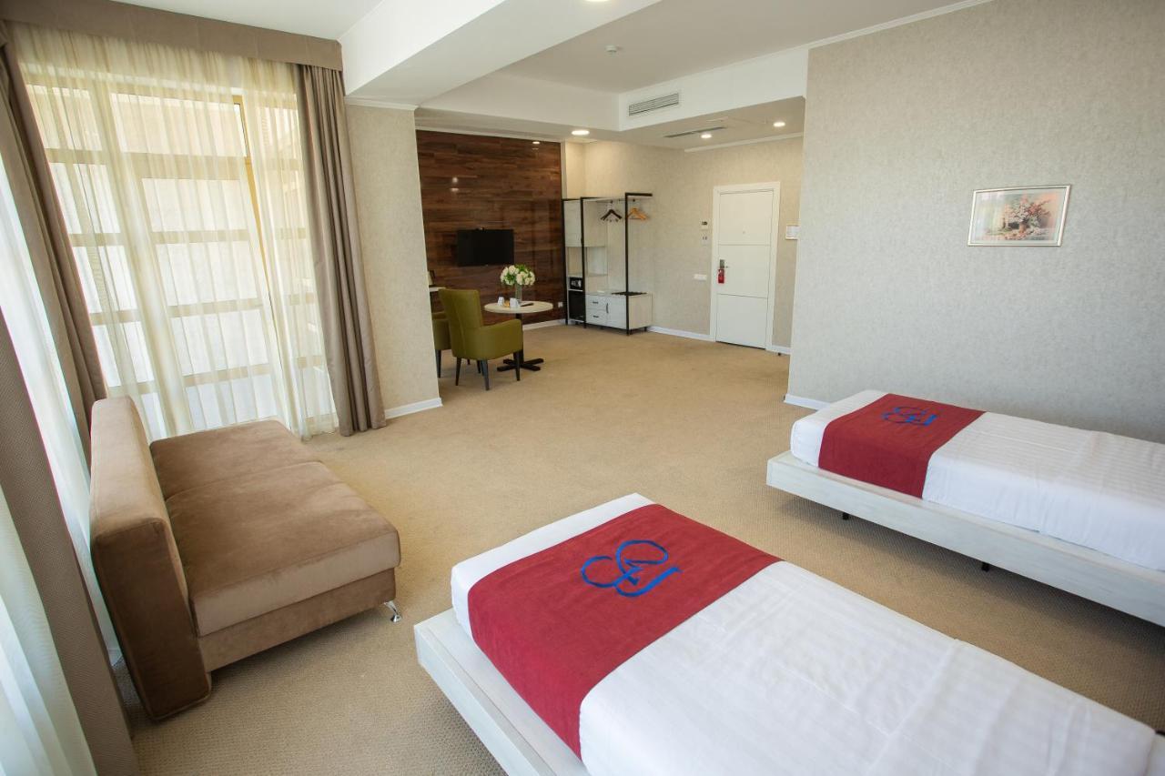 B Hotel 比什凯克 外观 照片