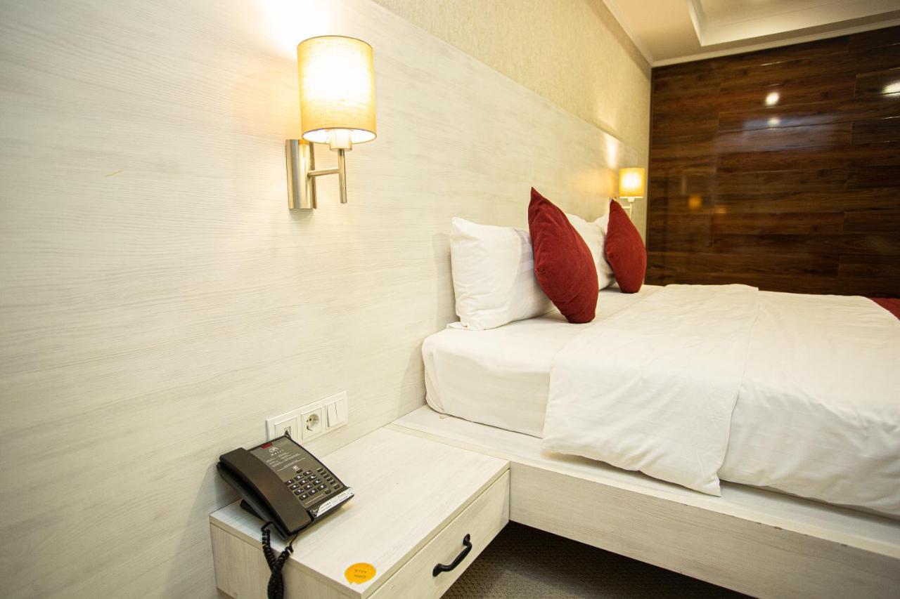 B Hotel 比什凯克 外观 照片