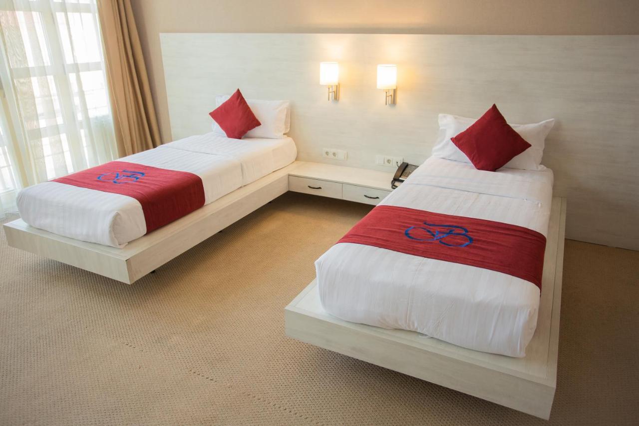 B Hotel 比什凯克 外观 照片