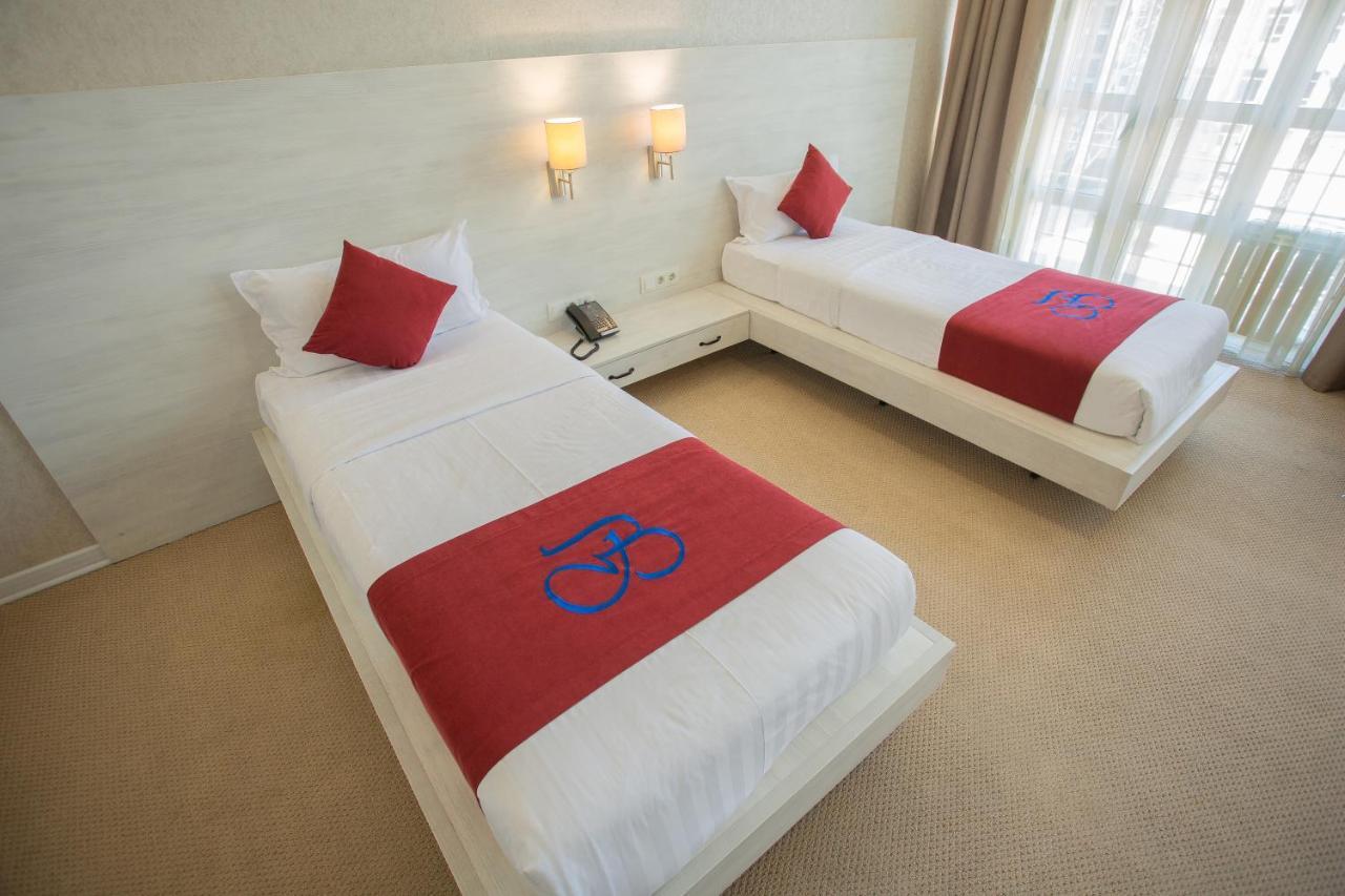 B Hotel 比什凯克 外观 照片